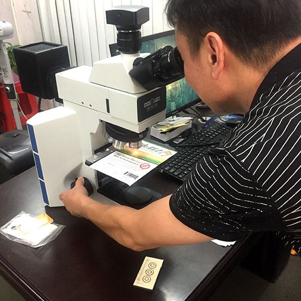 米兰·(milan)中国·光学全体员工一起培训光学产品的构造、价格以及用途